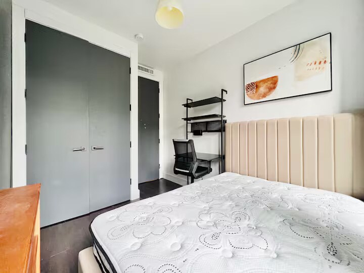 Building Photo - Furnished room/NOT APARTMENT