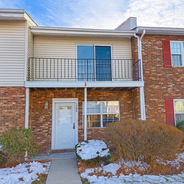 Primary Photo - 276 Temple Hill Rd