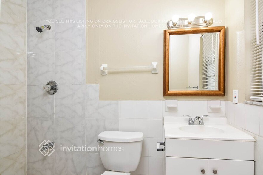 Building Photo - 3221 W Grove St