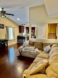 Building Photo - Centrally Located Roseville Condo