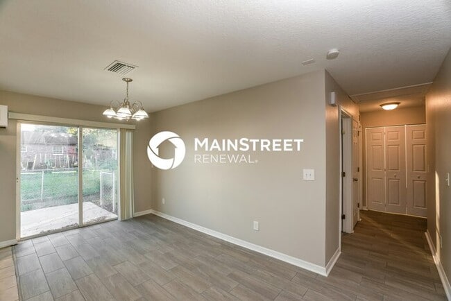 Building Photo - 3 Bedroom Pet-Friendly Home in St Petersbu...