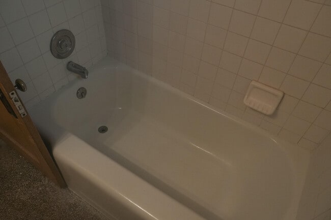 Building Photo - 831 Ashland St