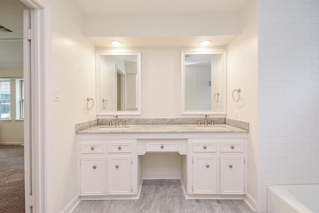 Building Photo - 807 Herdsman Dr