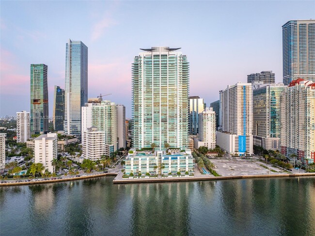 Building Photo - 1331 Brickell Bay Dr