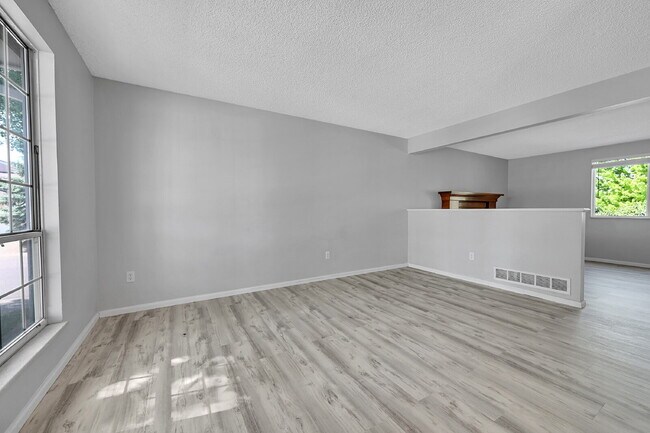 Building Photo - $2,795 - 3 Bed, 2.5 Bath Home with Central...