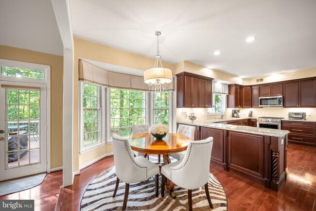 Building Photo - 5667 Lonesome Dove Ct