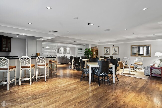 Building Photo - 801 S Olive Ave