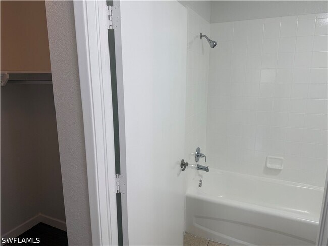 Building Photo - 8285 Ibis Club Dr