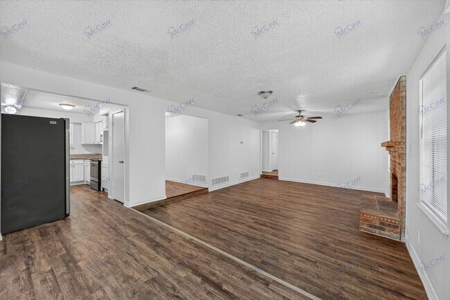 Building Photo - 7606 Antoinette St