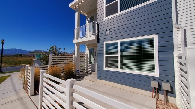 Building Photo - 1043 E Batten Ct