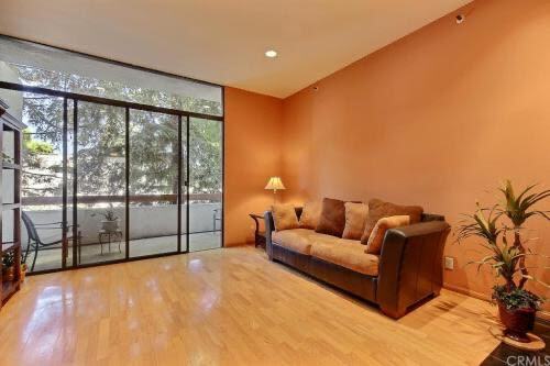 living room - 500 E Del Mar Blvd