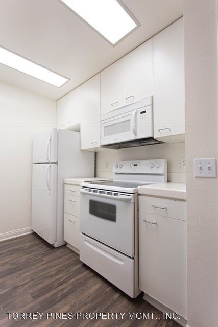 Building Photo - 5538-5538 La Jolla Blvd