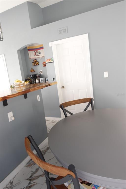 Building Photo - 6039 White Sails Dr