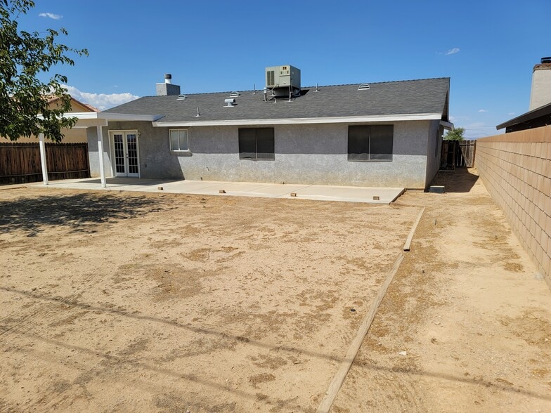 Building Photo - 9230 Karen Ave