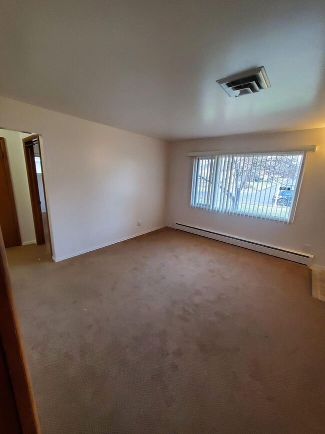 Building Photo - Glass