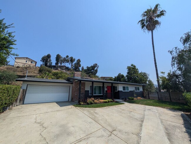 Building Photo - Single Story 3 Bedroom Home in Vista!
