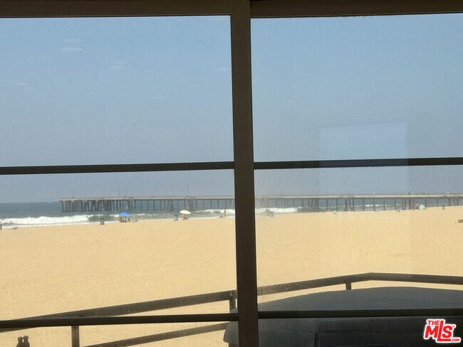 Building Photo - 3505 Ocean Front Walk