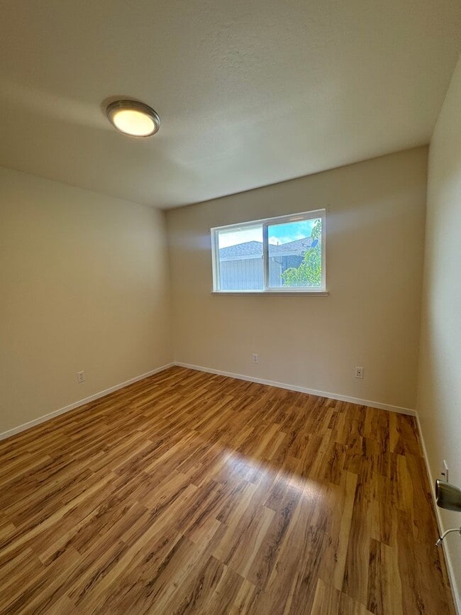 Building Photo - 455 Plum St