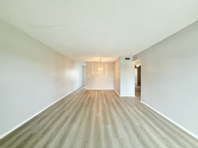 Building Photo - 2455 Finlandia Ln