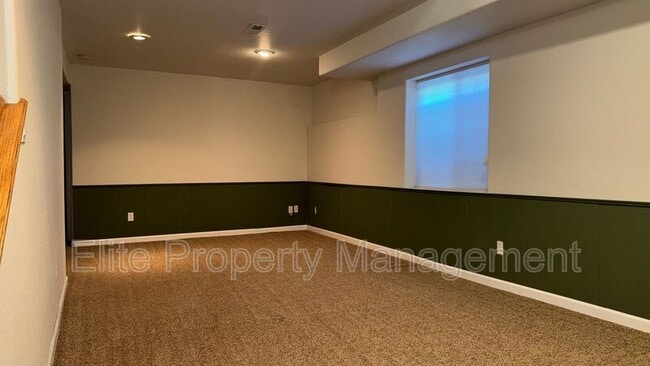 Building Photo - 761 S Laurue Dr
