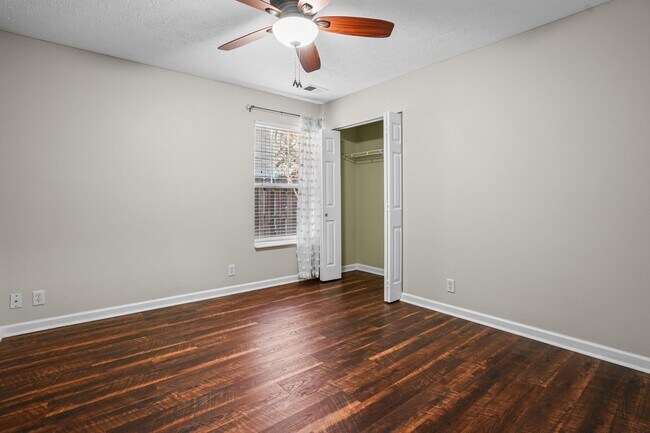 Building Photo - 131 Crestwood Ln