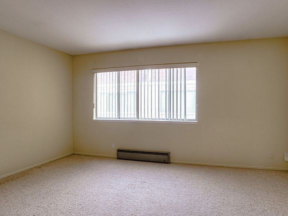 Building Photo - "Charming 2-Bed, 2-Bath Menlo Park Retreat...