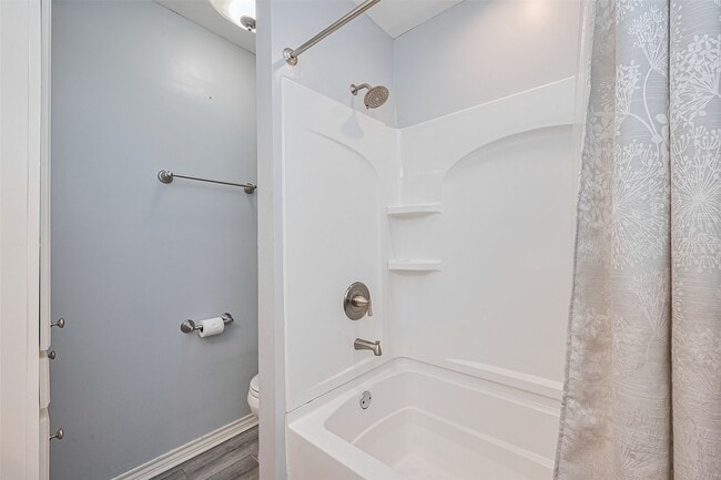 Building Photo - 8711 Pines Pl Dr