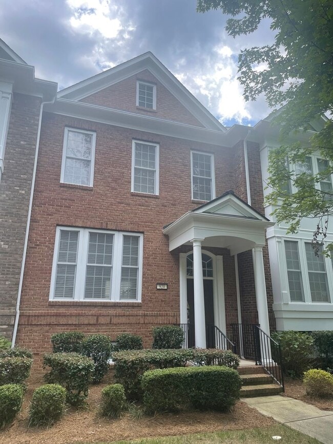 Building Photo - Gorgeous Townhome in the Heart of Fort Mil...