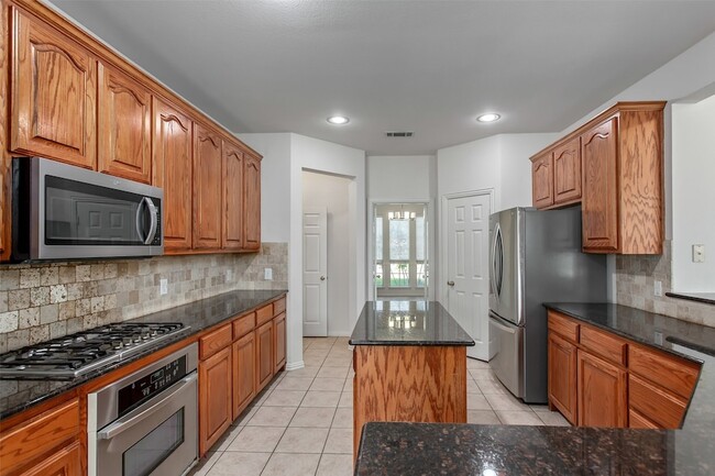 Building Photo - 915 Falcon Trail