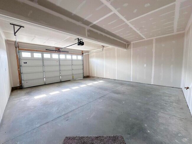 Building Photo - 250 1200 S