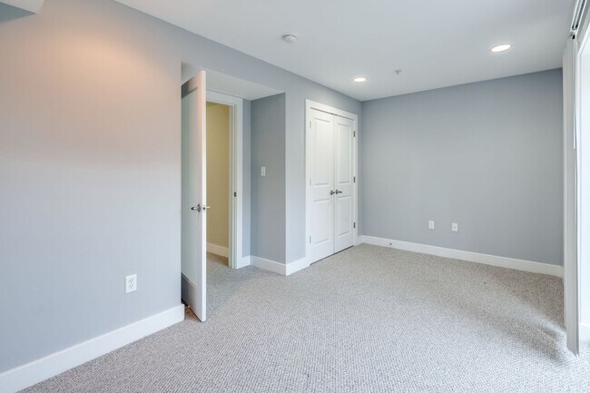 Building Photo - 2631 Catharine St