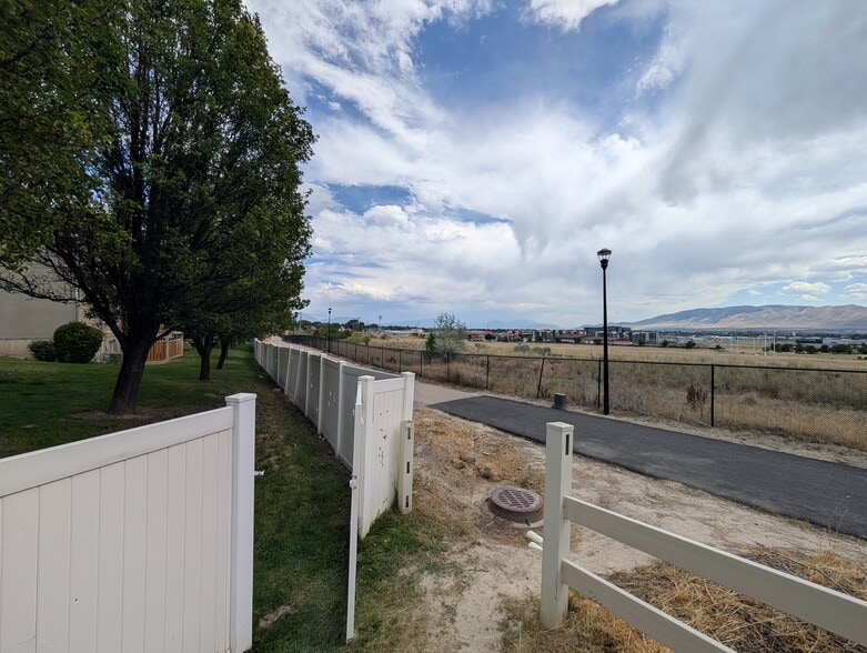 Building Photo - 1275 W Bridlewood Lp