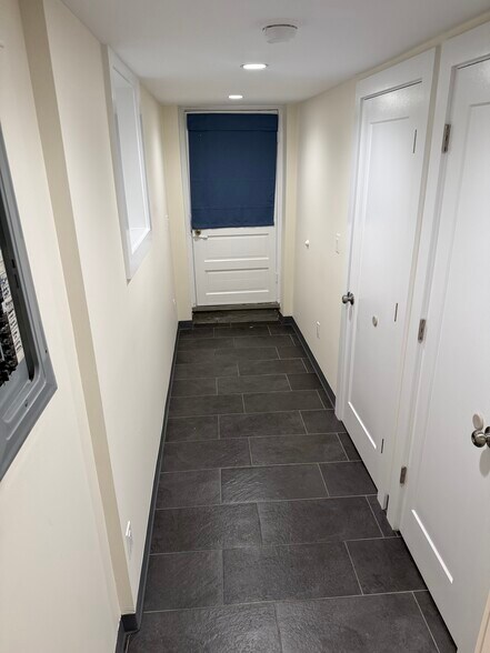 Building Photo - 49 High St