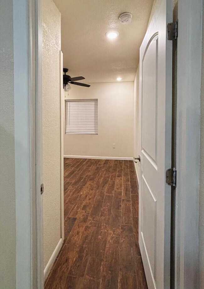 Building Photo - 4810 N 69th Dr