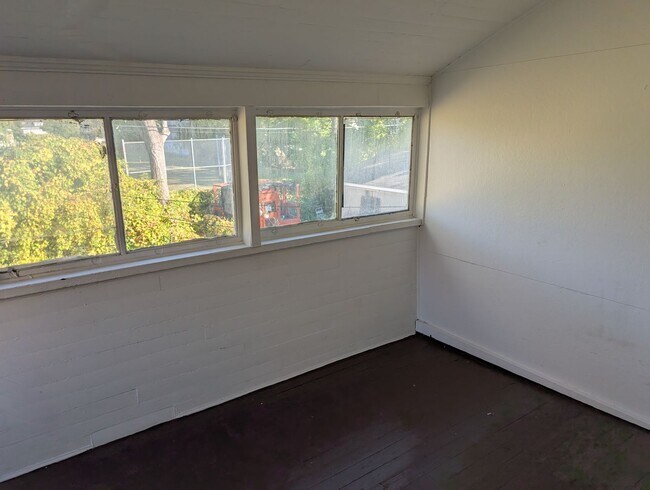 Building Photo - 114-116 Depew St