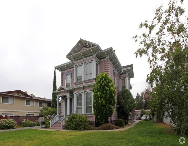 Building Photo - 620 S 3rd St
