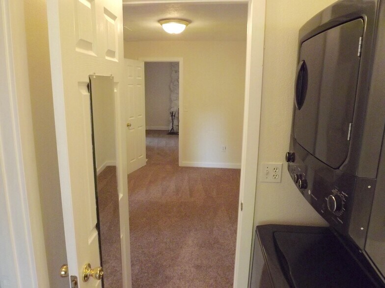 Building Photo - 115 N Park St