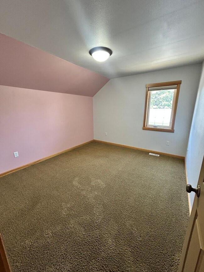 Building Photo - Adorable townhome for rent!