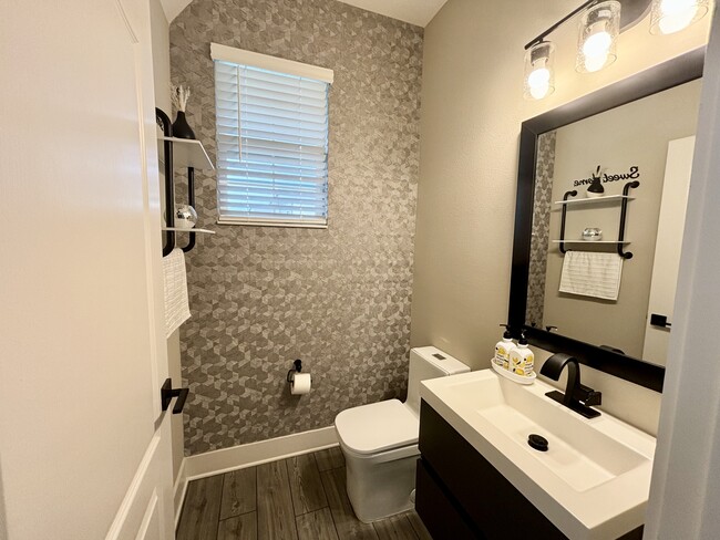 Building Photo - 1399 Greenfield Lp