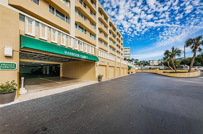 Building Photo - 100 Bluff View Dr