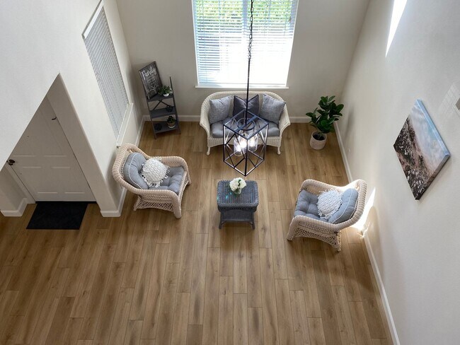 Building Photo - BEAUTIFUL TWO STORY MERCED HOME FOR RENT!