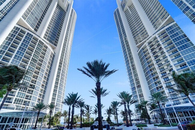 Building Photo - 18101 Collins Ave