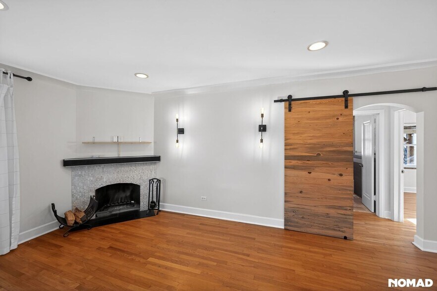 Building Photo - 2650 Cook St