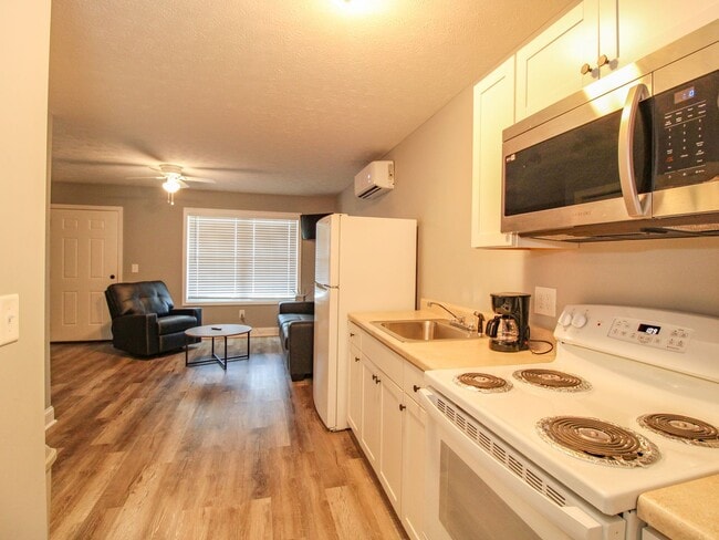 Building Photo - NEW Furnished Apartments close to Athens and TVA Brownsferry