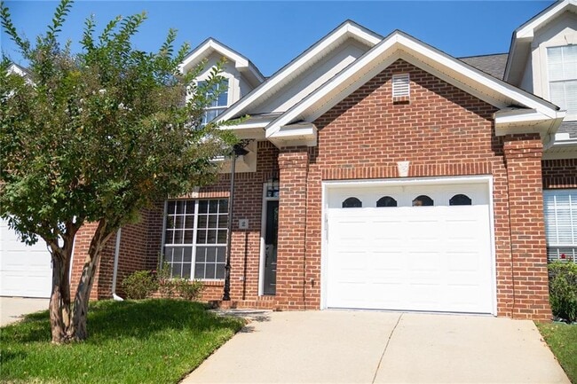 Primary Photo - 211 West Dr