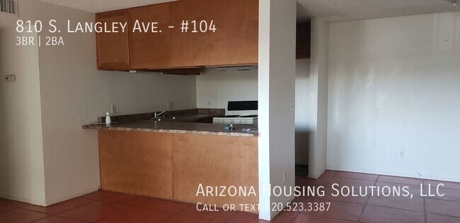 Building Photo - 810 S Langley Ave