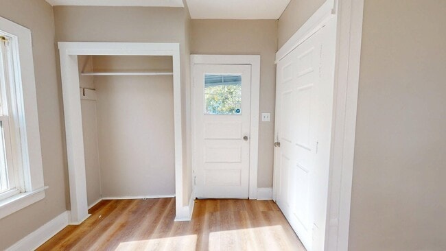 Building Photo - 2818 E 119th St