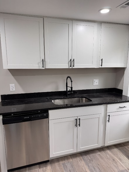 Building Photo - 220 W Brown Ave