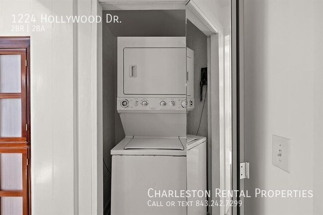 Building Photo - 1224 Hollywood Dr