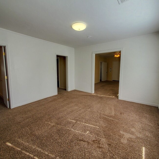 Building Photo - 3 Bedroom home in Shawnee